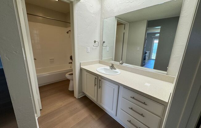 1 bed, 1 bath, 715 sqft, $2,325, Unit A066