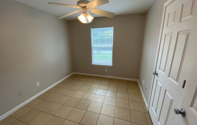 3 beds, 2 baths, $1,100, Unit 309 Wax Rd SE