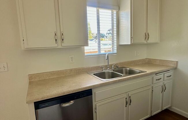 2 beds, 2 baths, 728 sqft, $2,825, Unit 07