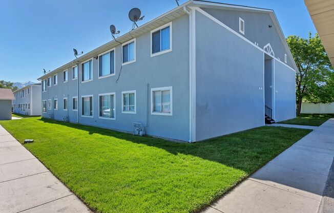 2 beds, 1 bath, 810 sqft, $1,225, Unit 93