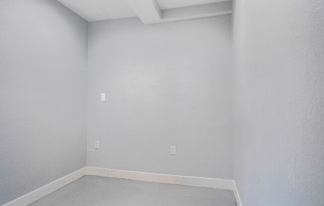 Studio, 1 bath, 450 sqft, $1,475, Unit 5452 Linden Avenue Unit B