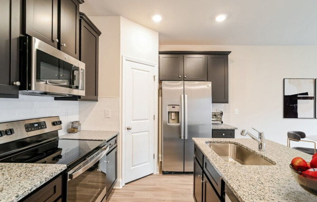3 beds, 2.5 baths, 1,493 sqft, $2,265, Unit 5170