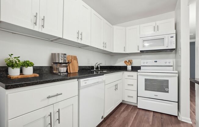 1 bed, 1 bath, 780 sqft, $1,350, Unit 632 G