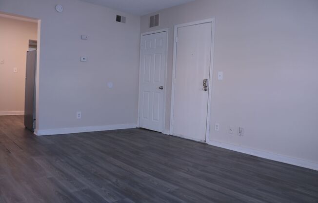 Charming & Updated | Spacious Layouts Near KCAI & UMKC in historic Hyde Park