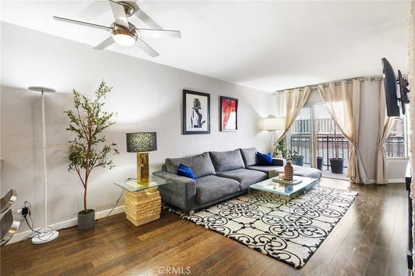 1 bed, 1 bath, 740 sqft, $3,000, Unit 326