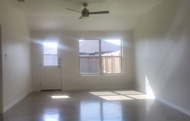 3 beds, 2 baths, $1,650