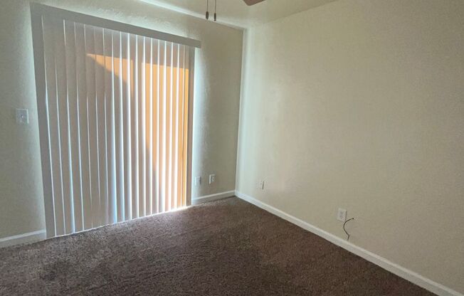 2 beds, 1 bath, 850 sqft, $1,400, Unit 549D