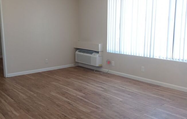 1 bed, 1 bath, 620 sqft, $1,300, Unit 3220 Q