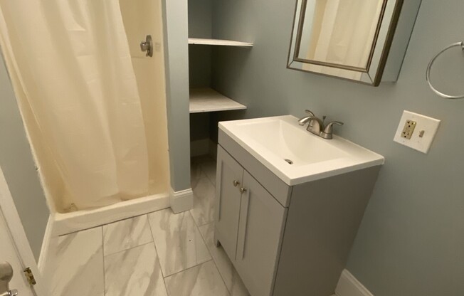 2 beds, 1 bath, $3,600, Unit A