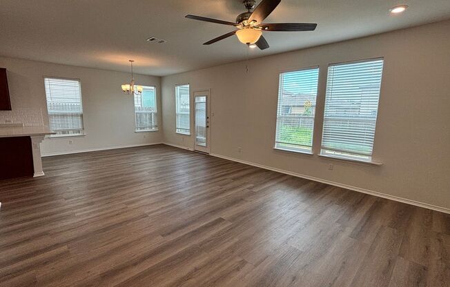 Spacious Kyle Home - Move In Special!