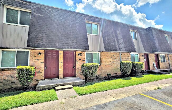 2 beds, 1.5 baths, 1,044 sqft, $950, Unit 7C