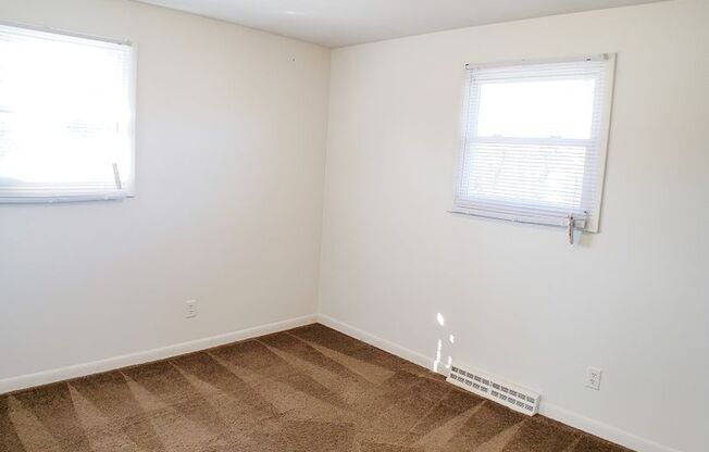 2 beds, 1 bath, 850 sqft, $1,349, Unit 5822-1 Balsam