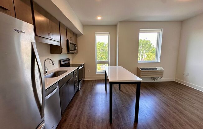 1 bed, 1 bath, 544 sqft, $1,350, Unit 322