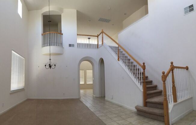 REDUCED!  BEAUTIFUL TWO STORY 5 BEDROOM 3 BATH MERCED HOME FOR RENT!