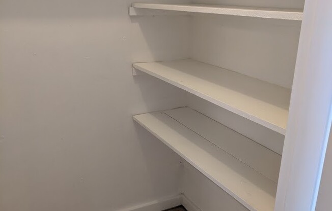 3 beds, 1 bath, $2,175, Unit 202A