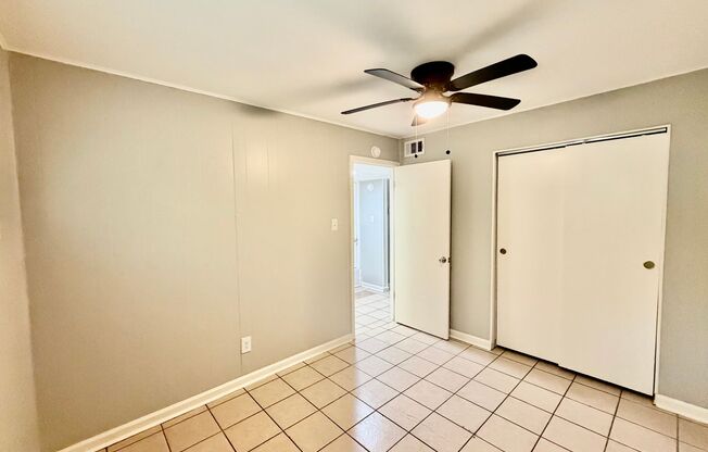 2 beds, 1 bath, 750 sqft, $875, Unit 27