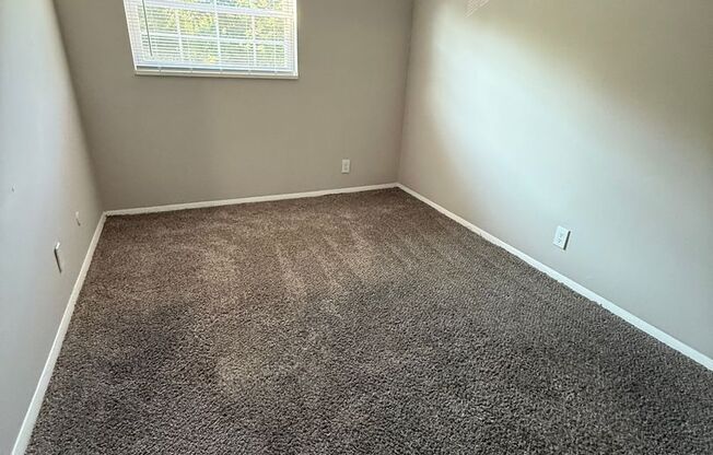 3 beds, 1.5 baths, $1,280, Unit LD4807