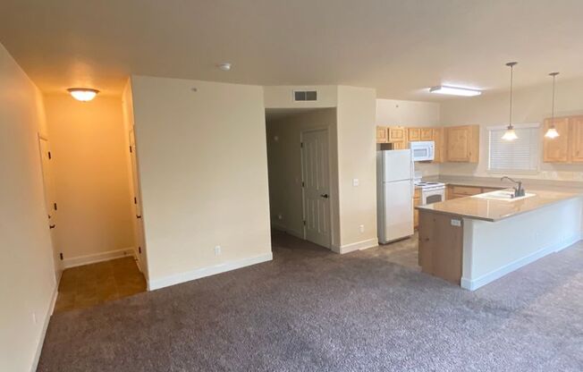 2 beds, 2 baths, 1,200 sqft, $1,550, Unit 6850 Spurwing #106