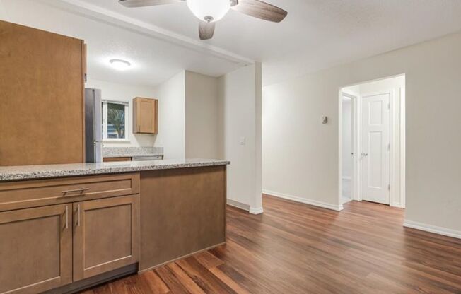 2 beds, 1 bath, 850 sqft, $1,600, Unit 37