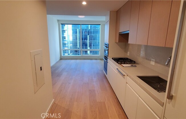 1 bed, 1 bath, 695 sqft, $2,700, Unit 2403