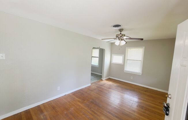 Three Bedroom One Bathroom Cottage in Palmetto Park, St. Petersburg