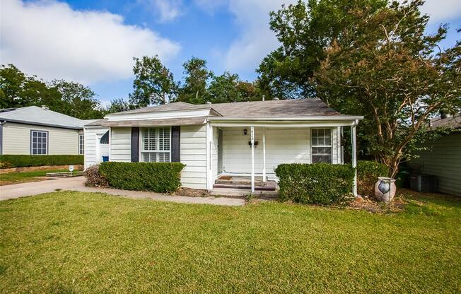 1425 CEDAR CREST DR