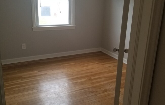 Cleveland Heights 4-Bed, 2.5-Bath - Available Now!