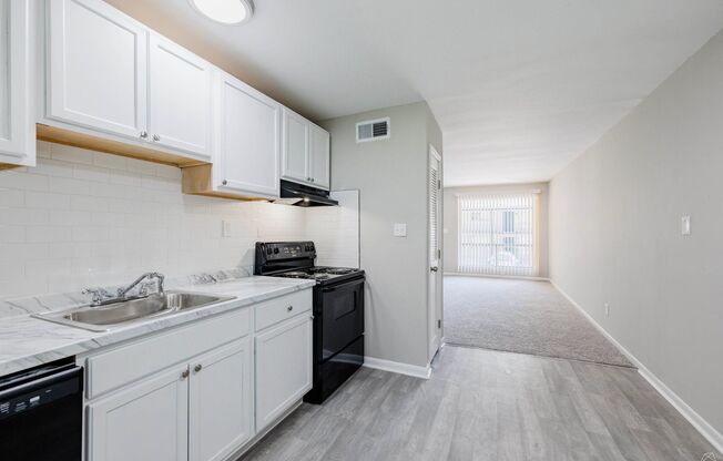2 beds, 1 bath, 750 sqft, $1,550, Unit 7