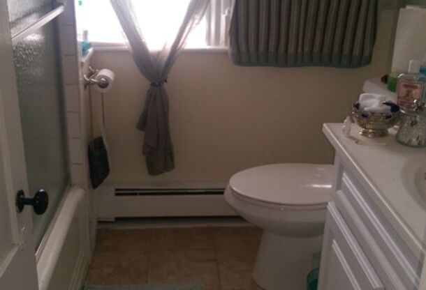 Spacious 1BR Apartment – Steps from Yale & Downtown!