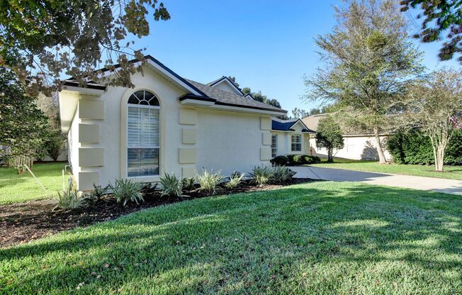 4 bedroom/ 2 bathroom home in Julington Creek Plantation!