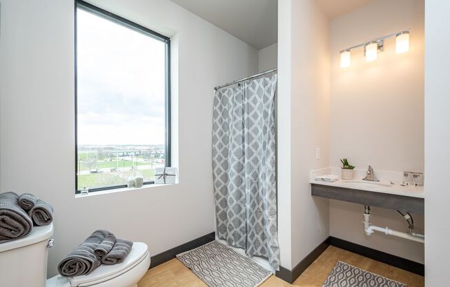 Studio, 1 bath, 573 sqft, $895, Unit Unit #409