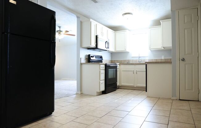 3 beds, 1 bath, $1,350, Unit A