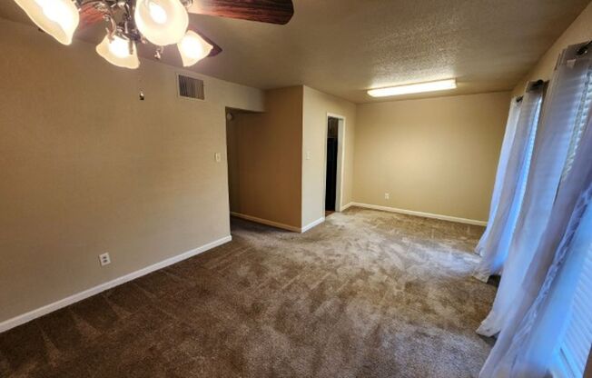 2 beds, 1 bath, 880 sqft, $725, Unit 111 Barton Street #52