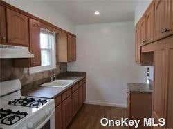 2 beds, 1 bath, $2,400, Unit 3