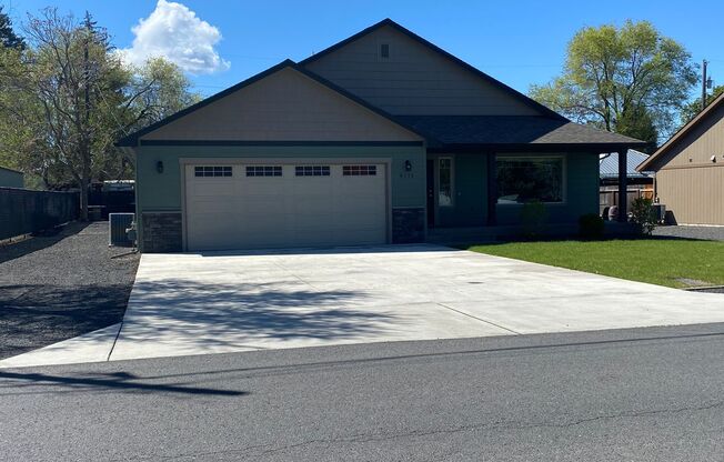 Wow! Look at that kitchen! 3 beds, 2 bath Spokane Valley near Millwood