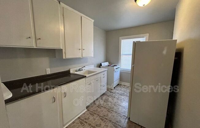 217 W GRAND