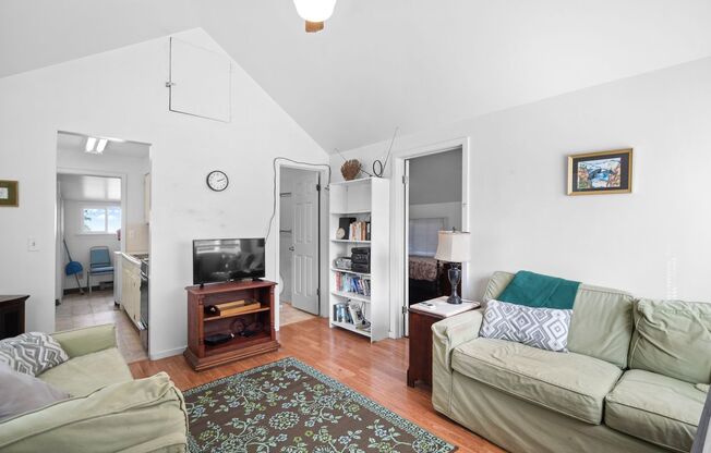 Cozy 1-Bedroom Rental – All Utilities Included! (Furnished)