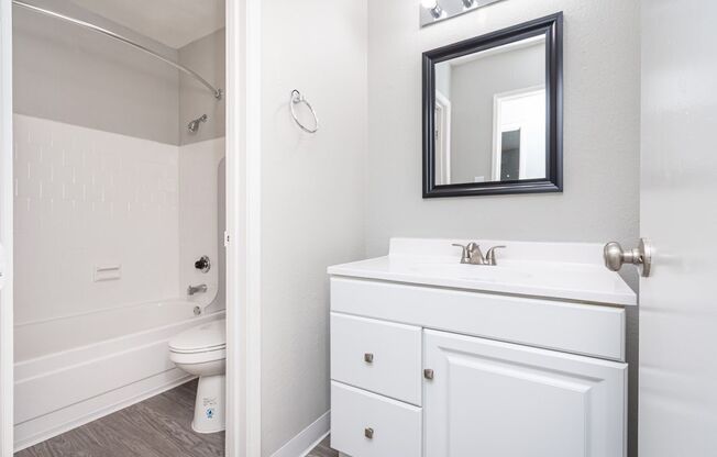 1 bed, 1 bath, 575 sqft, $1,275, Unit 43