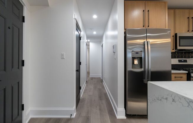 Contemporary 2-Bed, 2-Bath Garden Apartment in Uptown – Move-In Ready!