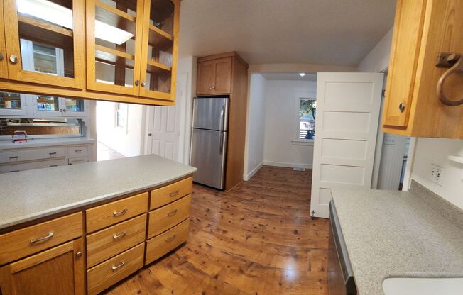 2 beds, 2 baths, $2,600