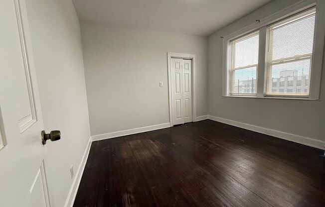 3 beds, 1 bath, $2,700, Unit Apt 3