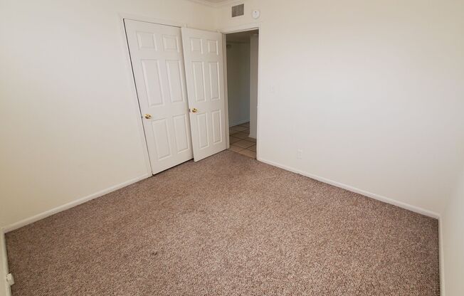 2 beds, 1 bath, 695 sqft, $695, Unit 24