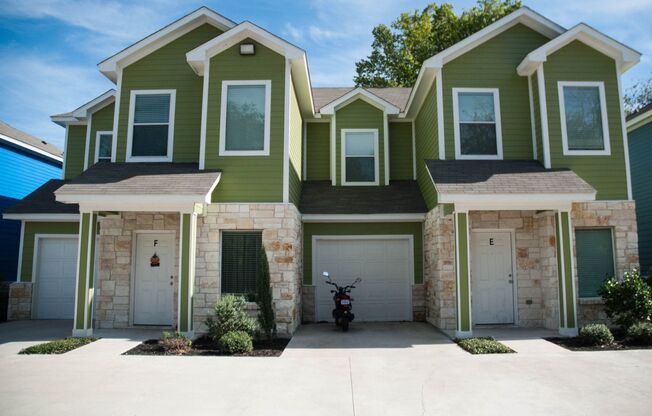 Colorful Modern 2- & 3-Bedroom Townhomes in the Baylor Bubble!