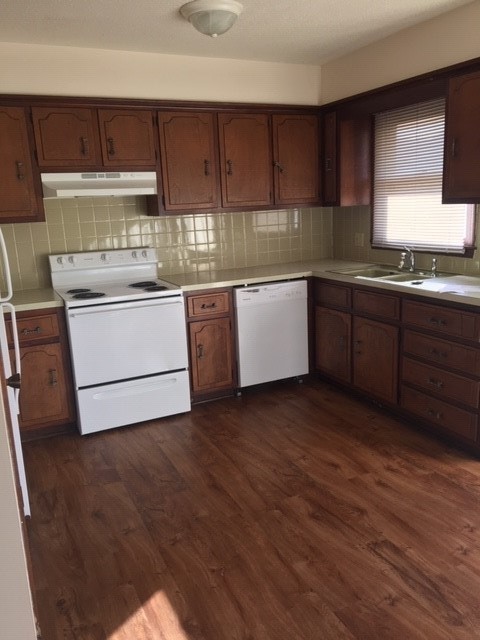 2 beds, 1 bath, 800 sqft, $700, Unit A