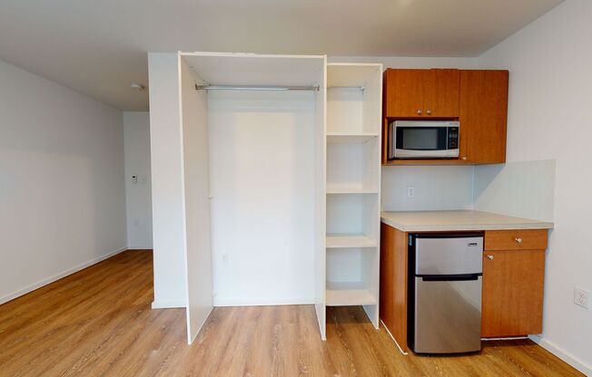 Studio, 1 bath, 180 sqft, $1,195, Unit 5209