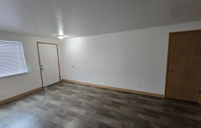 2 beds, 1 bath, 875 sqft, $1,325, Unit 127-33