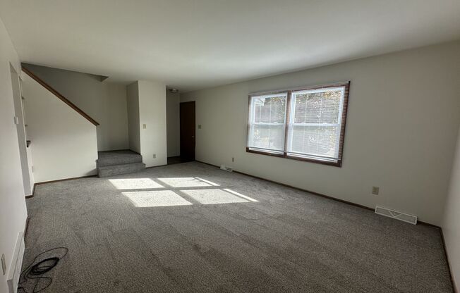 Spacious Townhouse in Greenfield!