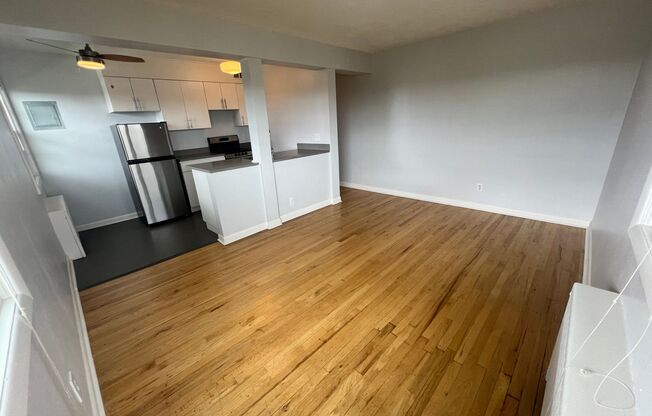 1 bed, 1 bath, 609 sqft, $1,450, Unit 422