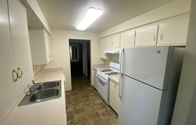 3 beds, 1.5 baths, 1,068 sqft, $1,895, Unit 3145