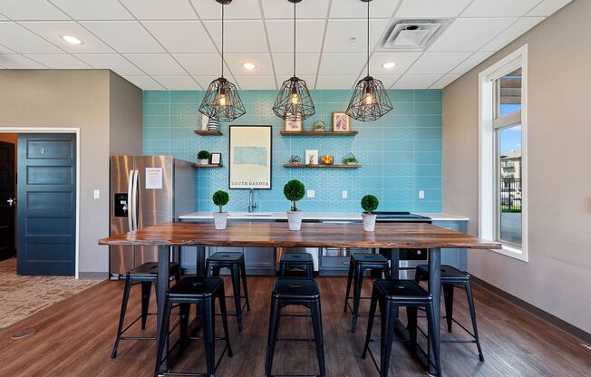 Studio, 1 bath, 639 sqft, $975, Unit 305